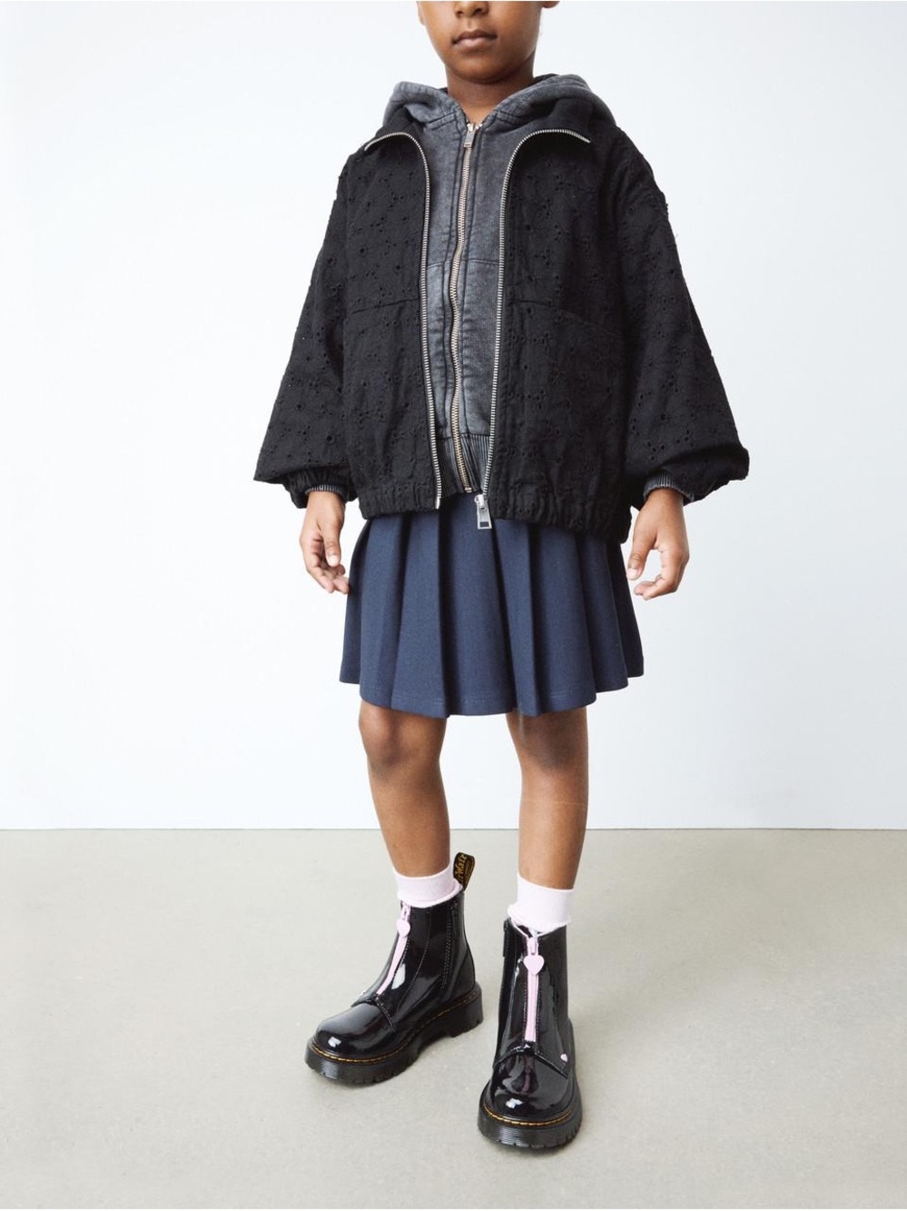 Dr. Martens JUNIOR HEART NAPPA PATENT LEATHER PULL-ON BOOTS - Picture 2 of 12